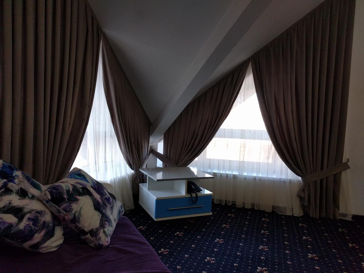 Kaiser Hotel Černovice Exteriér fotografie